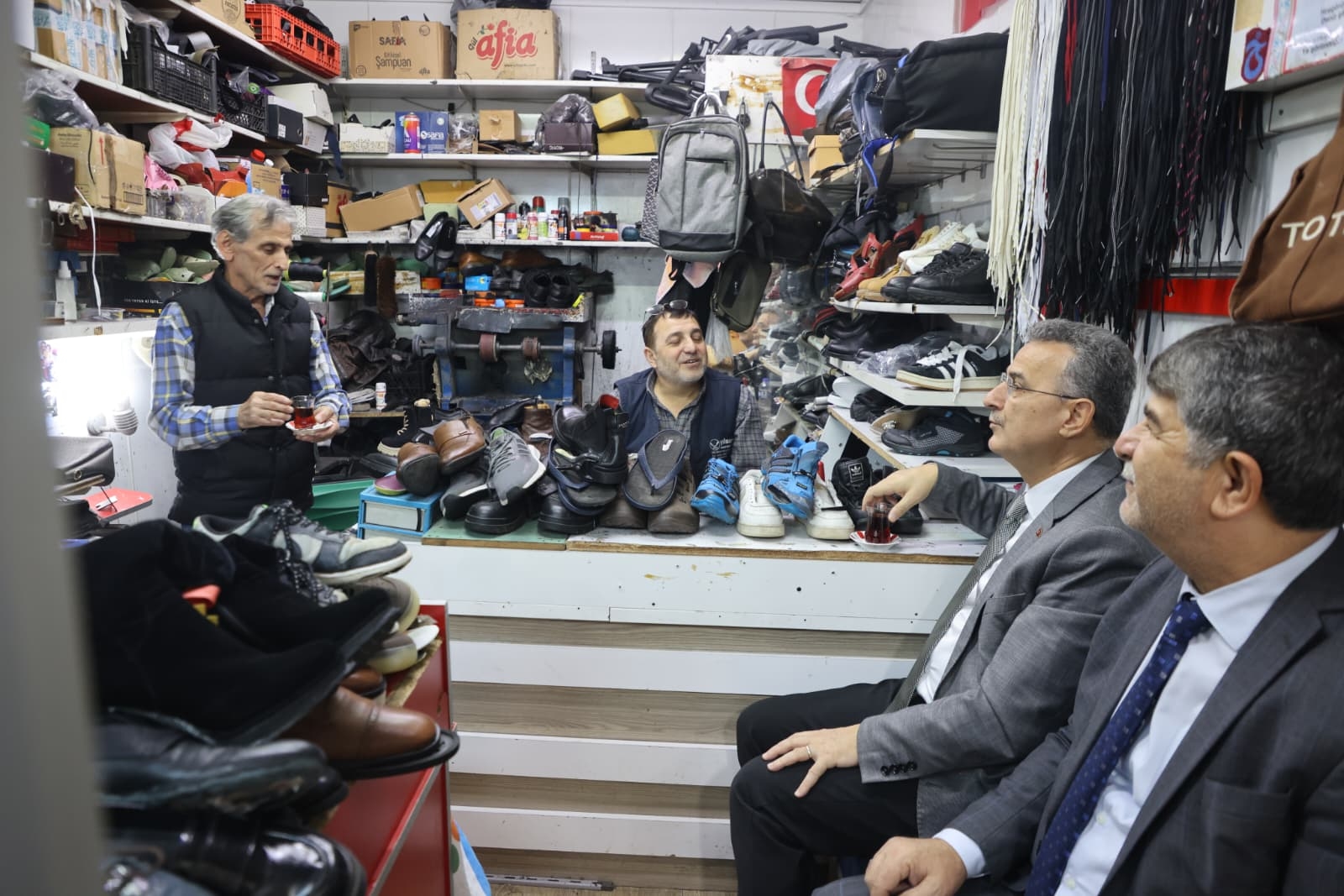 Başkan İhsan Kurnaz esnaf ve vatandaşla buluştu