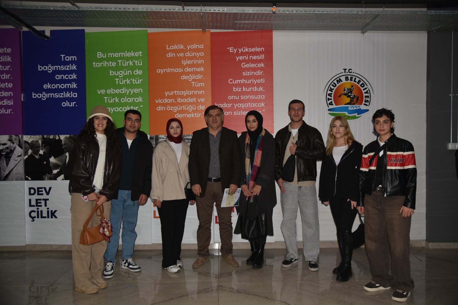 Atakum’da düzenlenen panelde konuşan   akademisyenler tarımsal toprakların hızla azaldığına dikkat çektiler