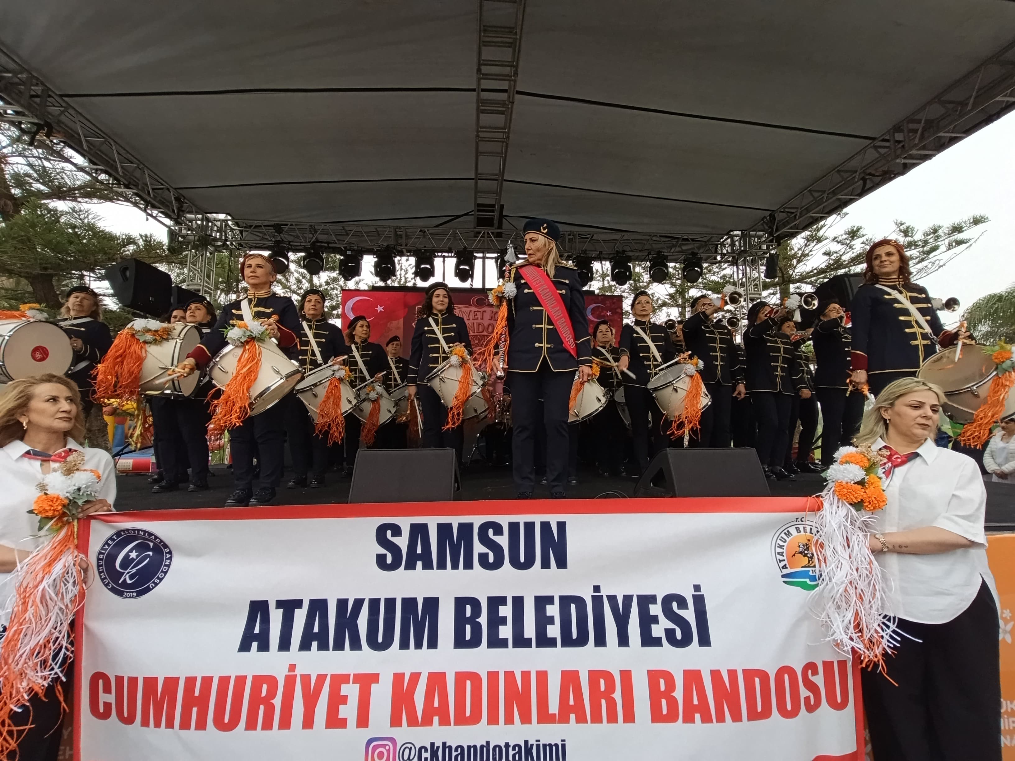 Atakum’un gururu Cumhuriyet Kadınları Bandosu, Adana Portakal Çiçeği Festivaline damga vurdu