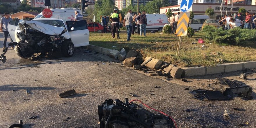 Tatil yolunda kaza: Anne ile oğlu öldü, 9 yaralı