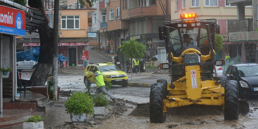 Ordu'da şiddetli yağış hayatı olumsuz etkiledi 