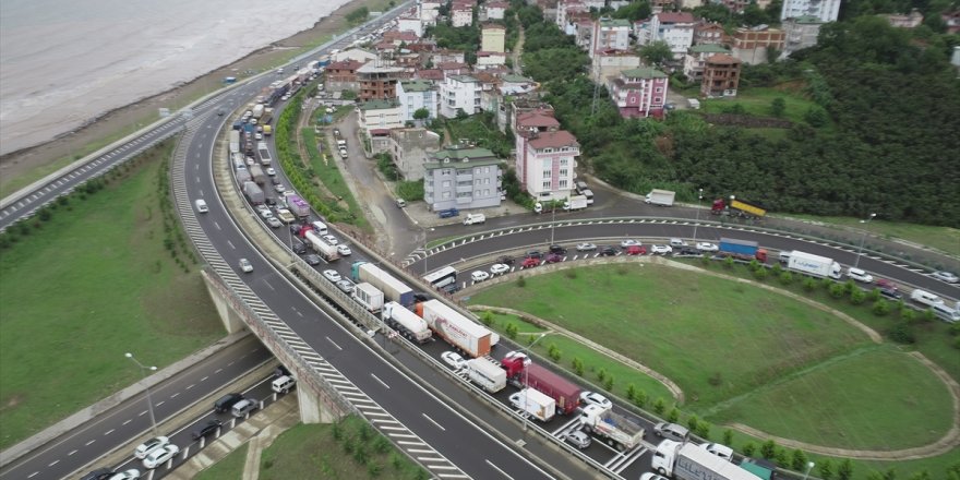 Samsun-Ordu Karayolu'nda araç geçişleri durduruldu