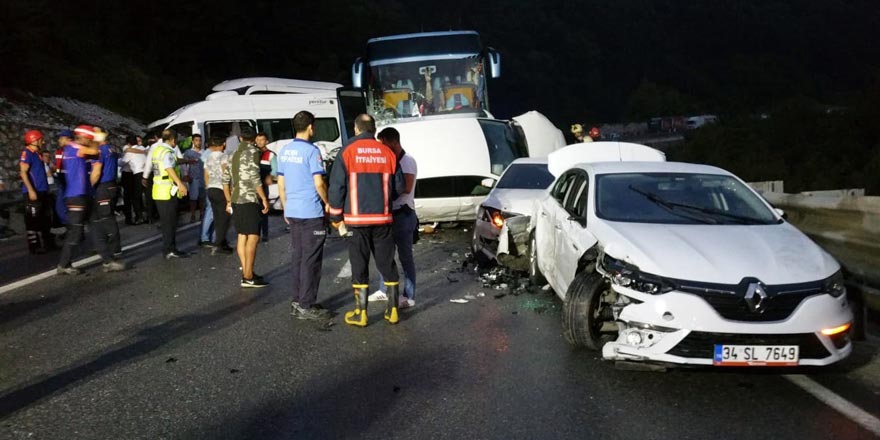 31 araç birbirine girdi! 1 ölü, 15 yaralı