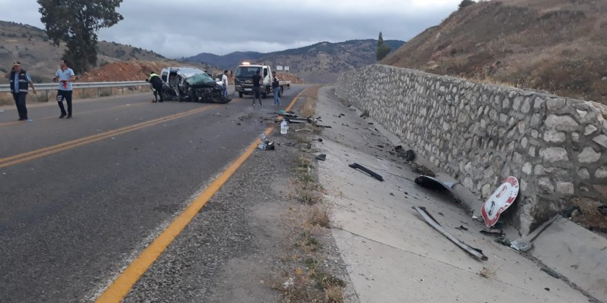 Karadeniz’de feci kaza; Anne ile kızı öldü, baba ve 3 çocuğu yaralı