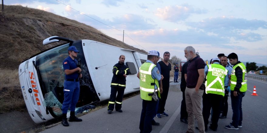 Yolcu otobüsü devrildi: 1 ölü, 12 yaralı