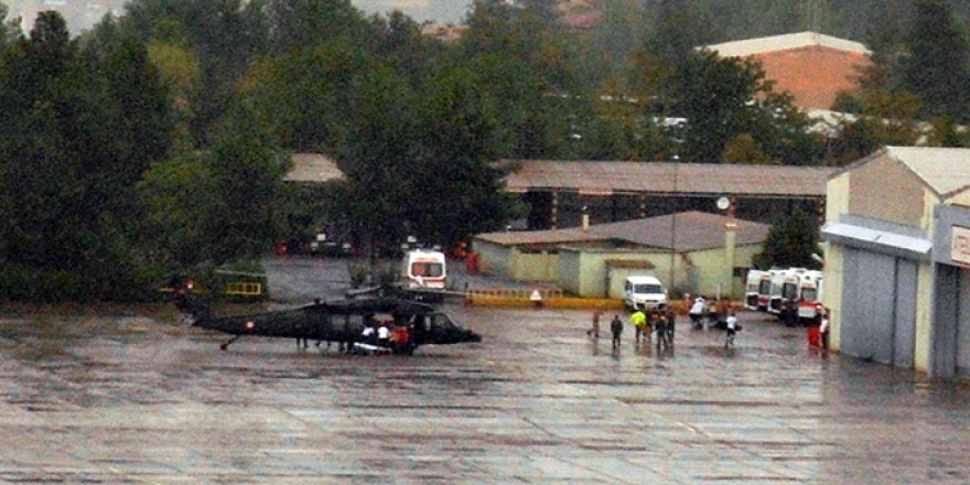 Özel harekat polislerini taşıyan zırhlı araç kaza yaptı!