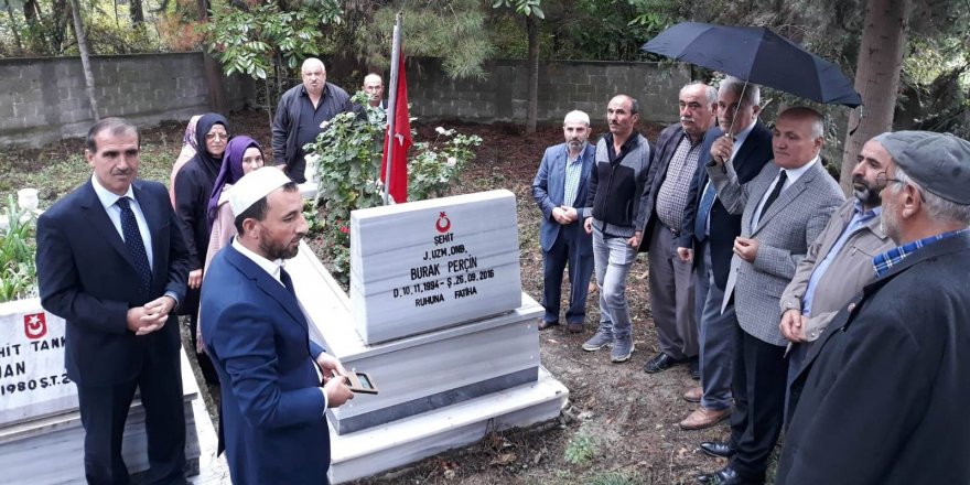 Şehit asker kabrinin başında dualarla anıldı 