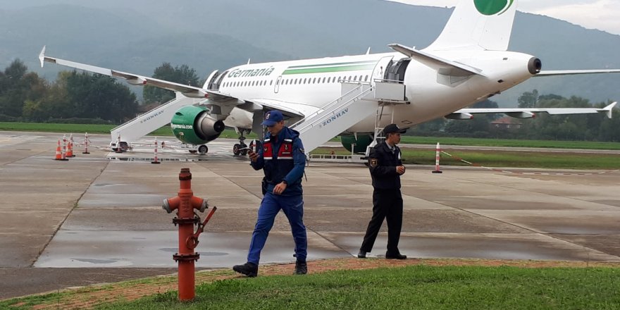 Alman yolcu uçağı Zonguldak'ta pistten çıktı 