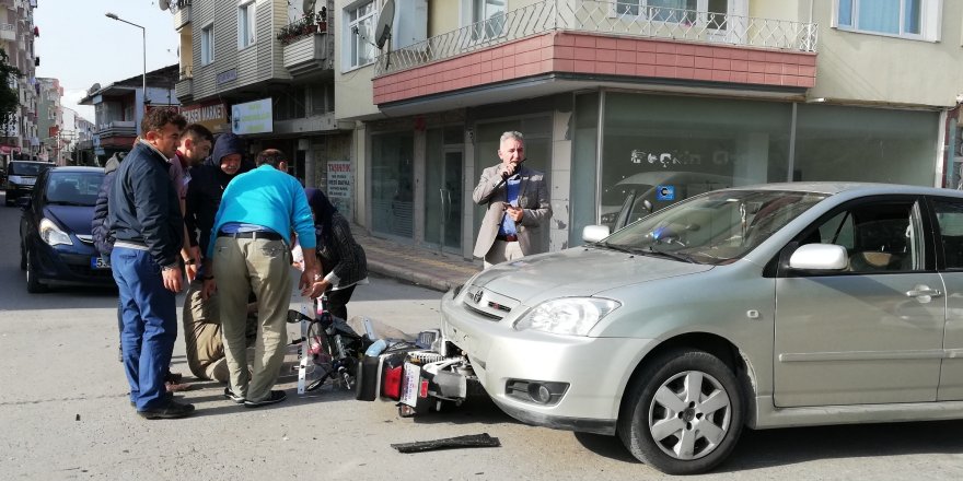 Otomobil ile elektrikli bisiklet çarpıştı: 2 yaralı 