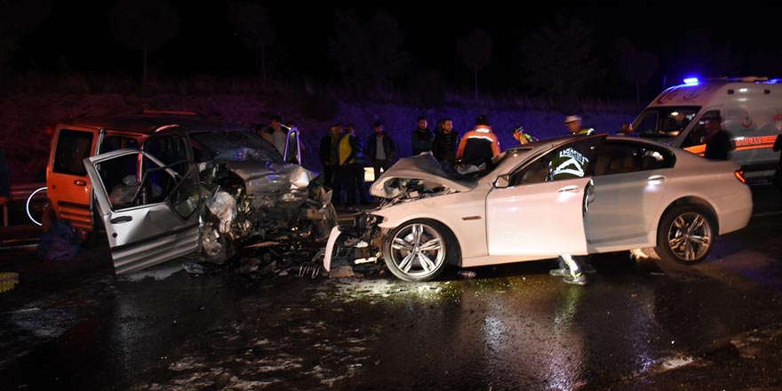 Kafa kafaya çarpıştılar: 2 ölü, 5 yaralı