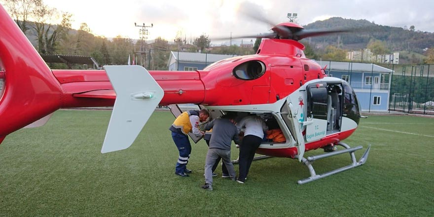 Kazada yaralanan çocuk ambulans helikopterle hastaneye nakledildi