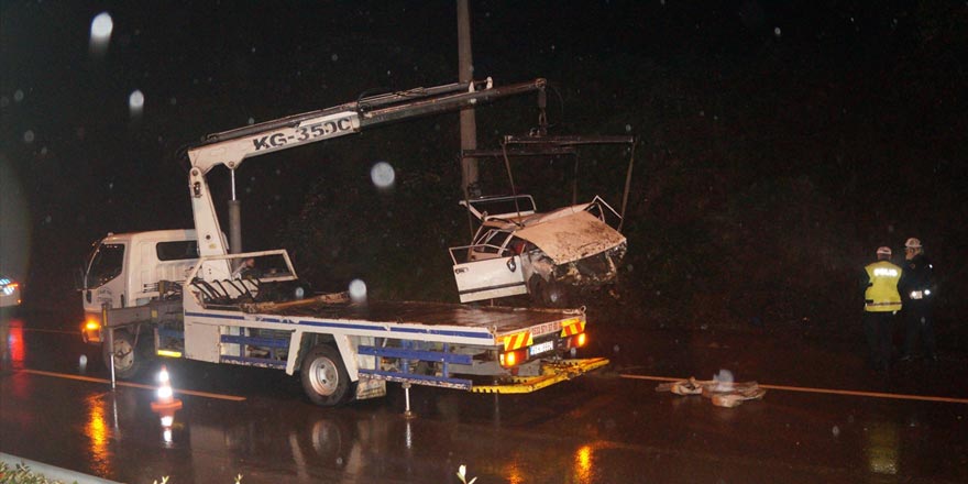 Trabzon'da otomobil kanala devrildi: 1 ölü, 6 yaralı