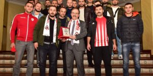 Samsunspor taraftarından Başkan Şahin’e ziyaret