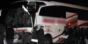 Tır ile otobüs çarpıştı: 8 yaralı