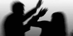 Boşanma davası öncesinde kocası tarafından darbedildiği iddiası