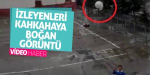 İzleyenler kahkahaya boğan görüntü 