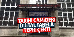 Tarihi camideki dijital tabela tepki çekti