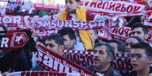 Taraftarlar Adına Pankart Açtı