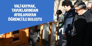 Vali Kaymak tavuklarından ayrılamayan öğrenci ile buluştu