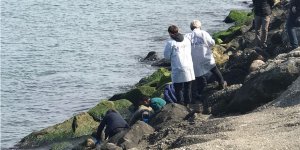 Samsun'da Deniz Kenarında Kadın Cesedi Bulundu