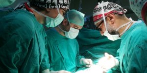 Pipisinin üstünden işeyen çocuğa cerrahi müdahale