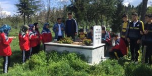 Öğrenciler "Hayırsever Dede"yi unutmadı