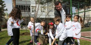 ATAKUM'DAKİ PARKLARA MEYVE AĞAÇLARI DİKİLDİ