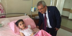 Kaymakam Yıldırım'dan minik Zeynep'e moral ziyareti