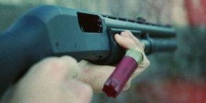 Tartıştığı karısını tüfekle vurdu