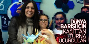 Dünya barışı için kağıttan turna uçurdular