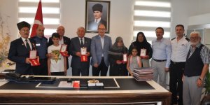 Kıbrıs gazilerine madalya 