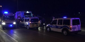 Samsun'da temizlik görevlilerine çarpan otomobil kaçtı