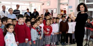 Köy Okullarında Operayı Anlatıyorlar