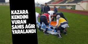 Kurcaladığı silahla kendini vurdu