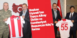 Başkan Uyanık'tan Topçu Albay Üstün ve Cumhuriyet Başsavcısı Kılıç’a forma