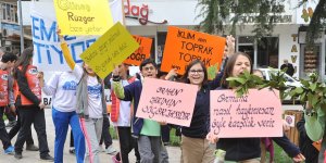 Öğrenciler doğa için yürüdü