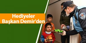 Başkan Demir'den evde kalan çocuklara doğum günü sürprizi