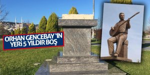Orhan Gencebay heykelinin kaidesi 5 yıldır boş duruyor