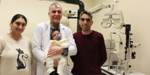 53 günlük bebeğe katarakt ameliyatı