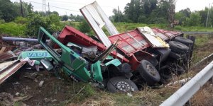 Samsun'da kamyon şarampole devrildi  1 ağır yaralı - samsun haber