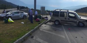 Çorum'da kamyonetle otomobil çarpıştı: 9 yaralı