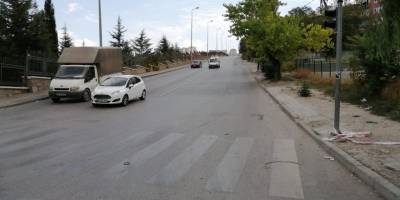 Freni boşalan kamyon park halindeki 5 aracı biçti