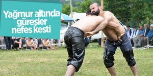 Yağmur altında güreşler nefes kesti