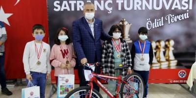 Bafra'da satranç turnuvasında ödüller sahiplerini buldu