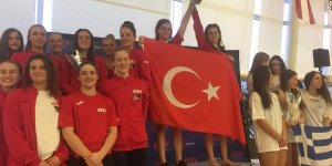 Yüzmede tarihi başarı