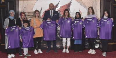 Tekkeköy Belediyesi'nden şiddet mağduru kadınlara ’mor Samsunspor forması’