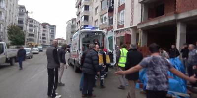 Oğlunun gözleri önünde inşaattan düştü  ağır yaralandı