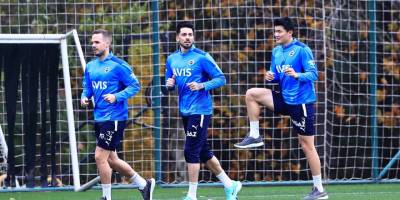 Fenerbahçe'de Mesut Özil takımla çalıştı