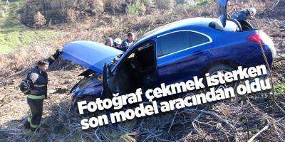 Fotoğraf çekmek isterken son model aracından oldu