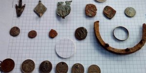 Otomobilde 33 sikke ele geçirildi